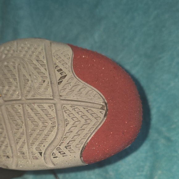 Nike Black and White Sneakers - Picture 16 of 16